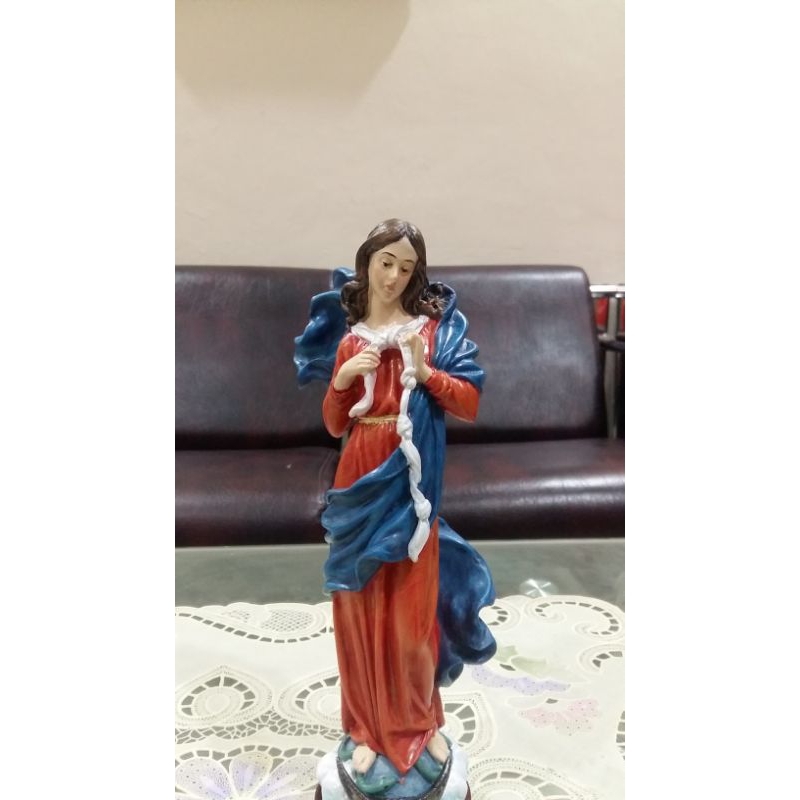 Patung Pajangan BUnda Maria Pengurai Simpul