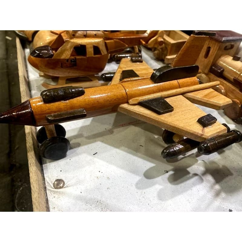 MINIATUR PESAWAT F-16-KAYU