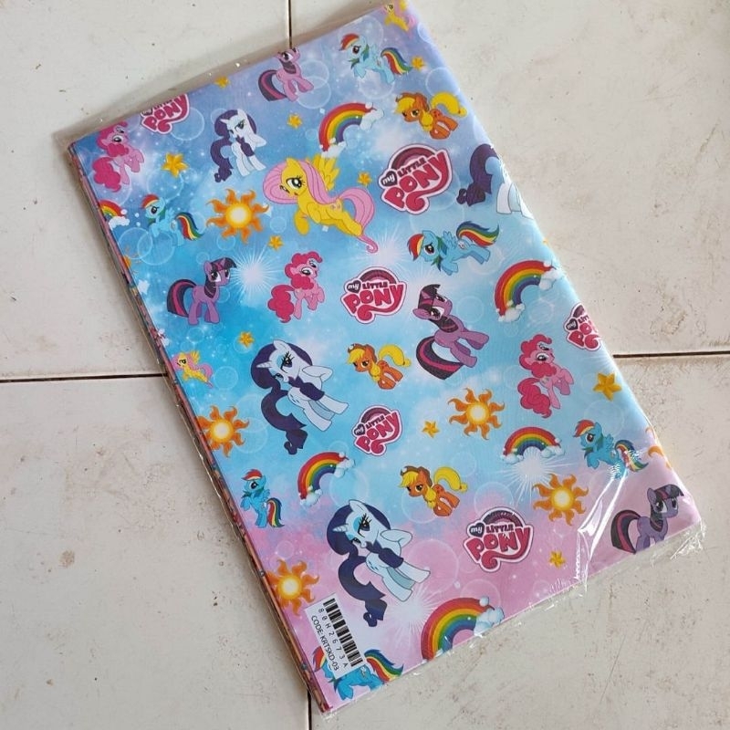 

1 Pak Kertas Kado Isi 50 Lembar ( Motif Batik & Fanci )