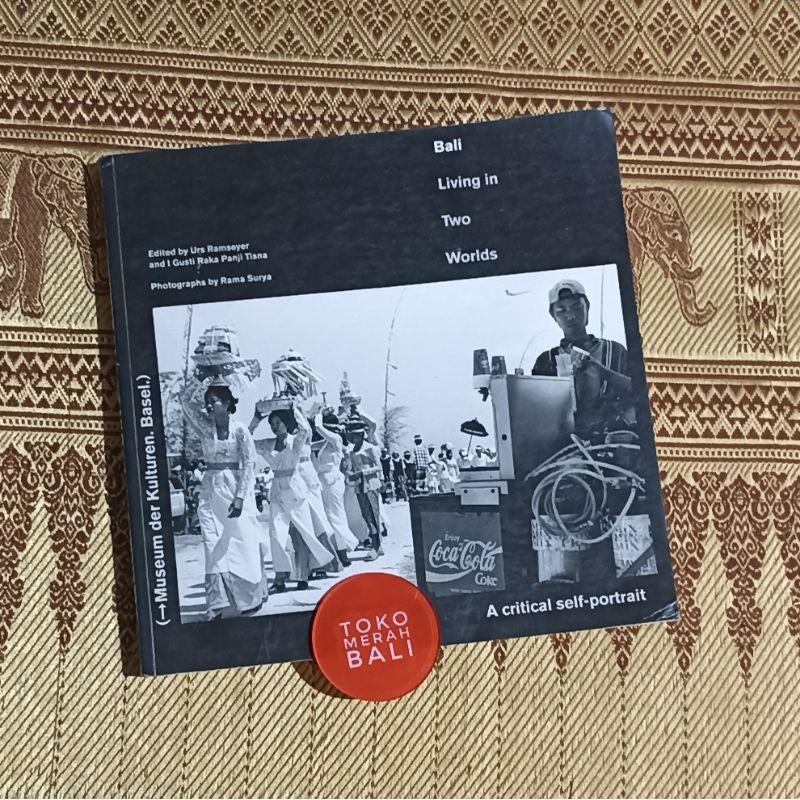 Buku Bali Living in Two Worlds by Urs Ramseyer, I Gusti Raka Panji Tisna, Cok Sawitri, Oka Rusmini, 