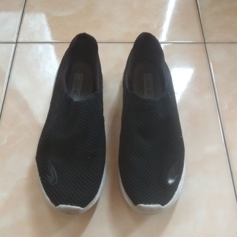 SEPATU RUNNING 910 NINETEN BLACK MEMORY FOAM SOLE TECHNOLOGY