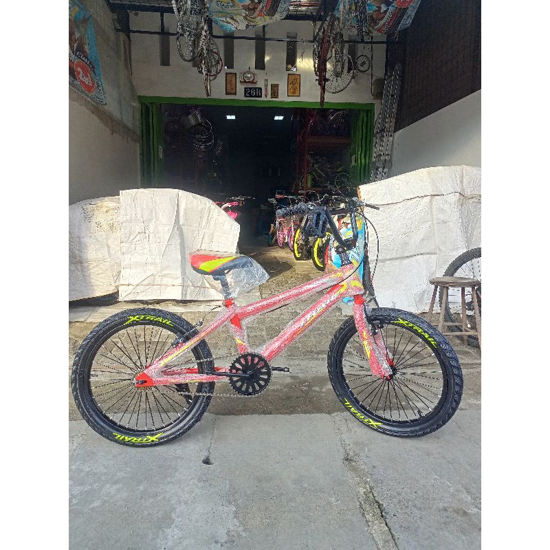 sepeda bmx xtrail ukuran 20inci frame cet