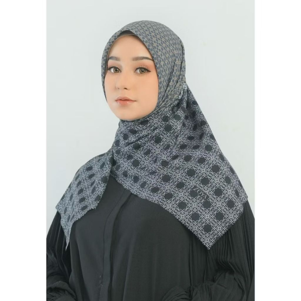 Zoya Kaivana Hijab Segi Empat Voal Elegan