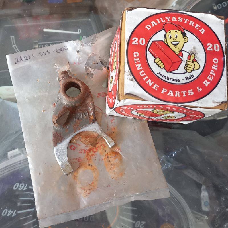 FORK L GEAR SHIFT HONDA CB10P CB125 CG125 XL100 CT125 TL125 ORIGINAL ORI 24221-355-000