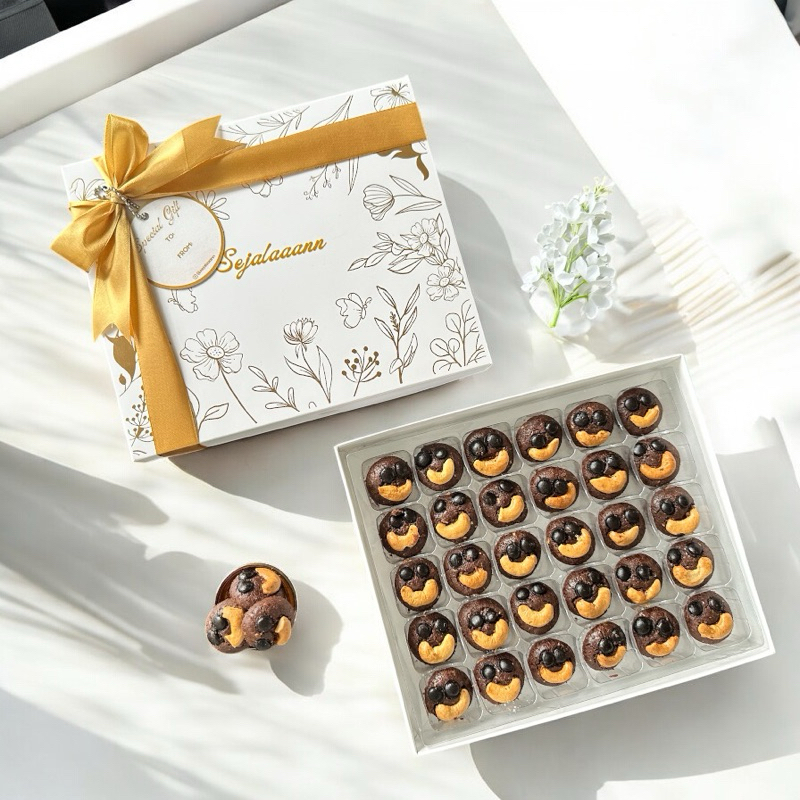 

Xmaster Nastar Wisman Premium Sagu Keju Chocolate Mede Cookies Paket Special Gift Paket Box Sekat