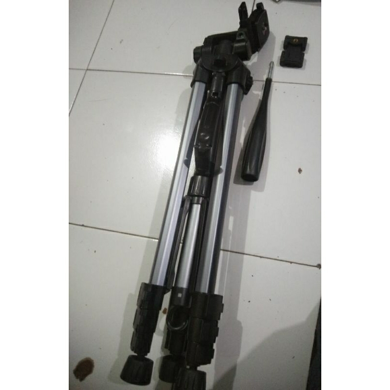 Preloved UGREEN Tripod standing full alumunium