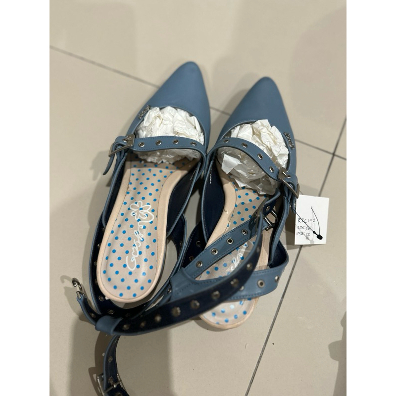 guess flat shoes