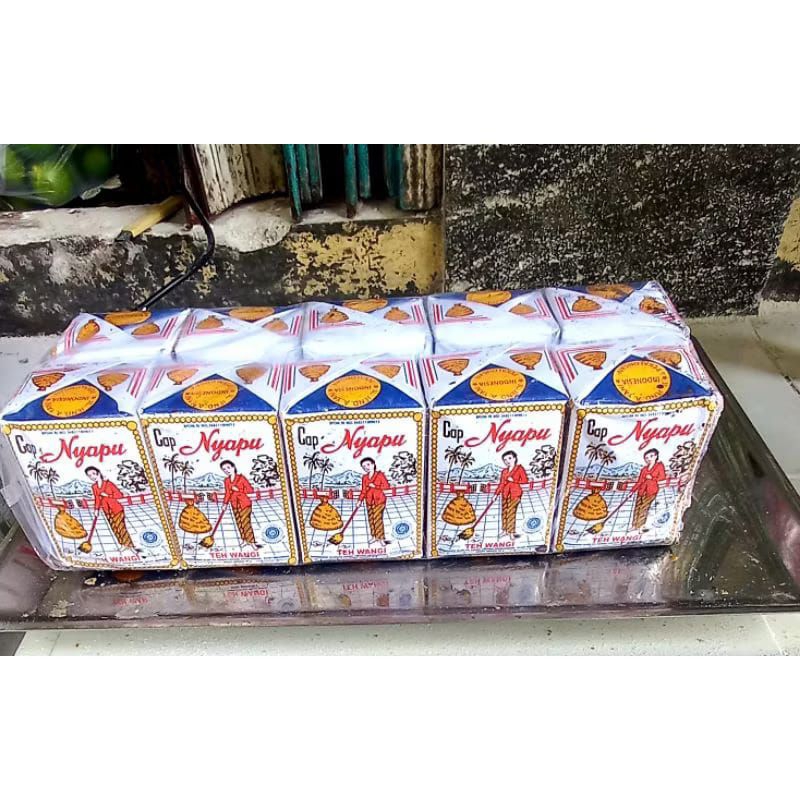 

TEH TUBRUK TEH RACIKAN KHAS SOLO TEH CAP NYAPU 1SLOP ISI 10PCS
