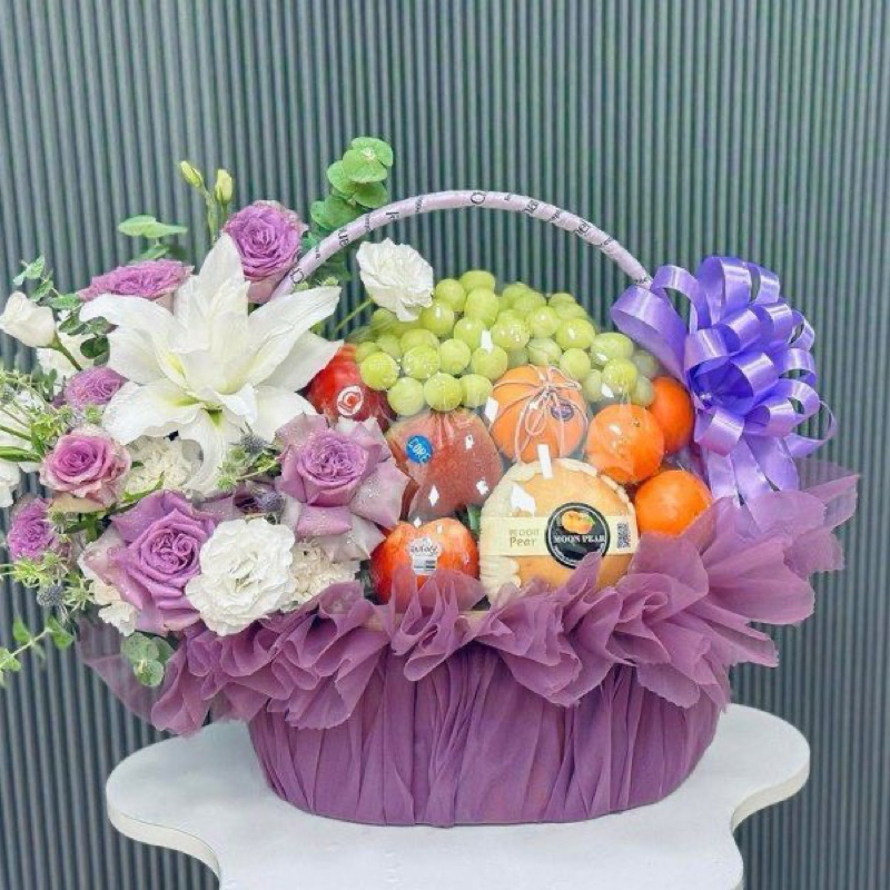 

lilac series of baskets bouquets bucket buket bunga buah segar siap pakai dan kirim kapan saja kemana saja dimana saja order segera kekasih sahabat bestie buah lamaran