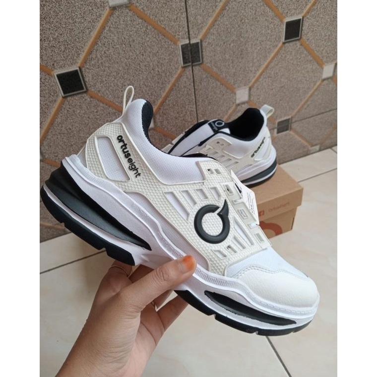 55REKOMENDASI Sepatu Runing Ortuseight Original Dewasa PriaWanita Terbaru 223 Putih Polos White Prem