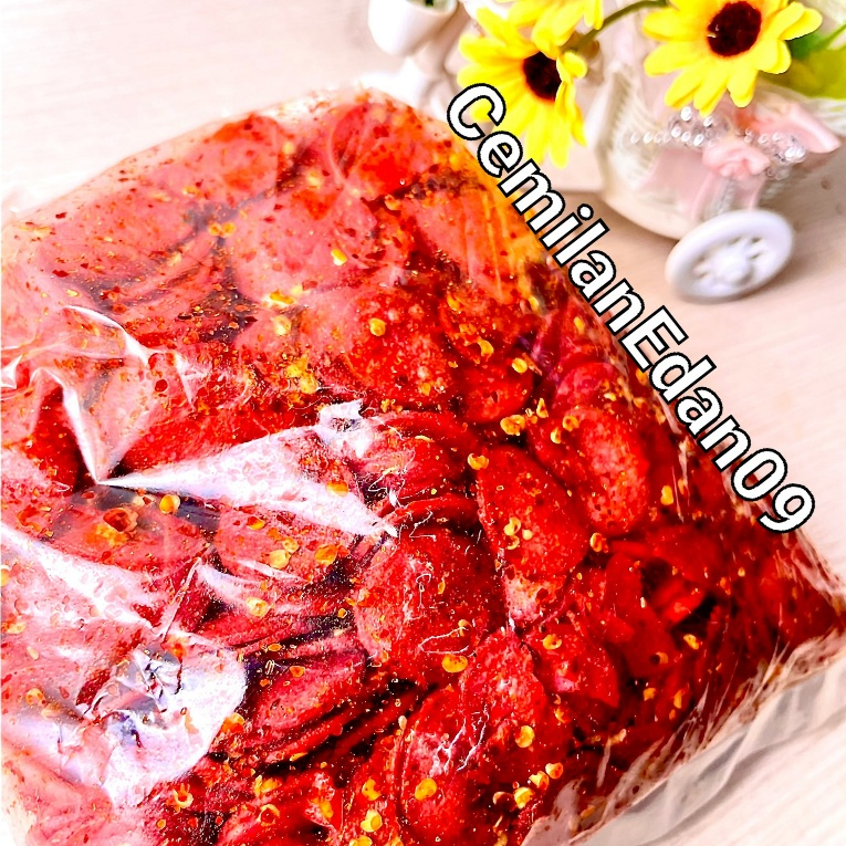 

Cemilan Pedas Sosreng 500gr/Sosis Goreng Pedas Daun Jeruk/Kripik Sosreng Kering Pedas