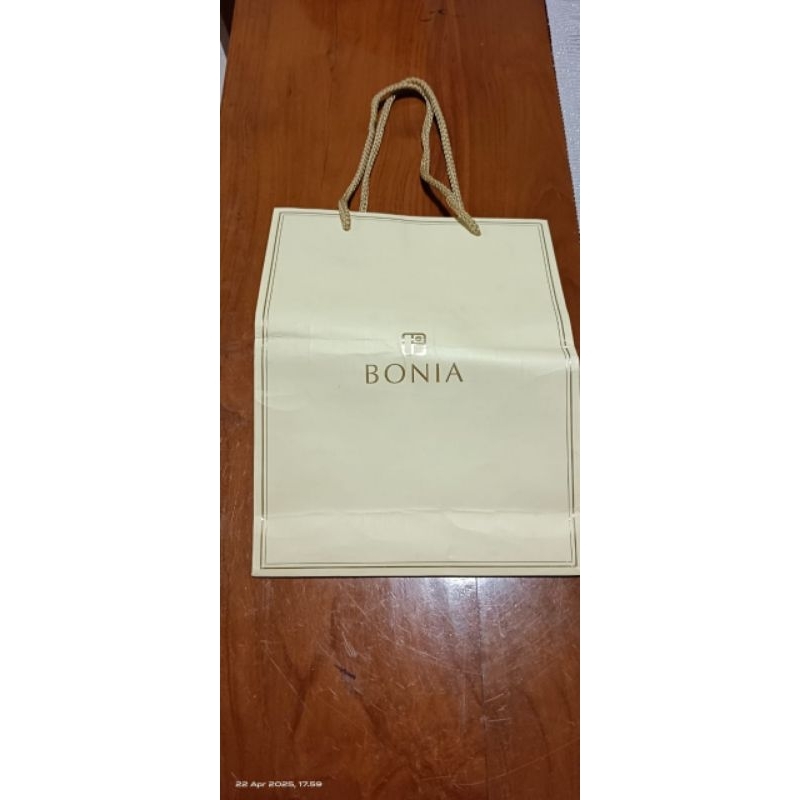 

Paperbag dan dustbag Bonia