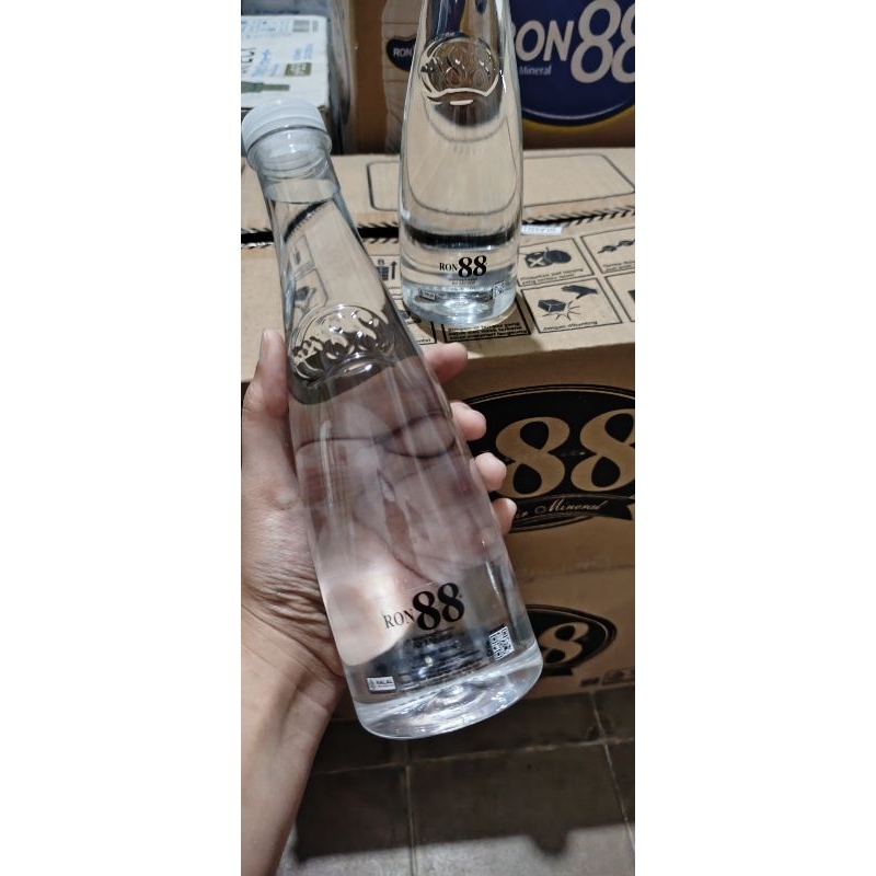 

Air Mineral Ron88 Botol Lux 500ml ( 1 Dus isi 24 )