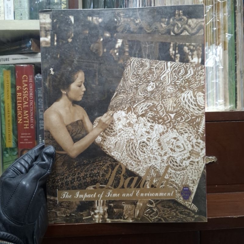 Batik the Impact of Time and Environment - H Santosa Doellah