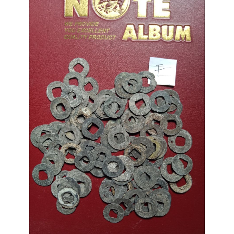 - + 100 Koin Timah Temuan Sungai Musi (F)