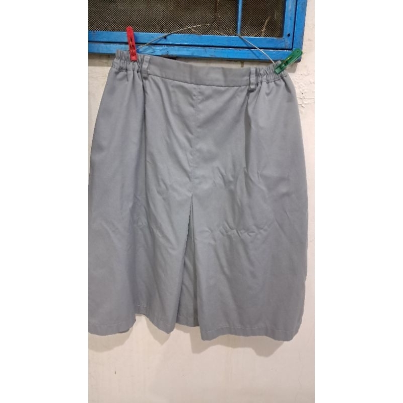 Preloved Rok Abu Abu SMA Wanita Pendek