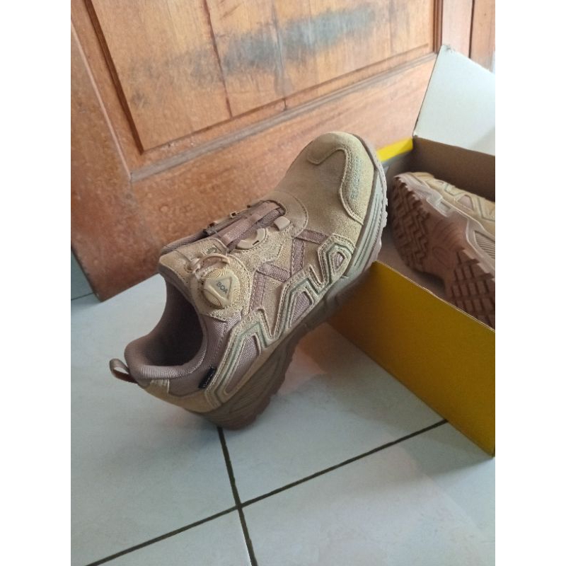 SEPATU BLACK YAK SIZE 43
