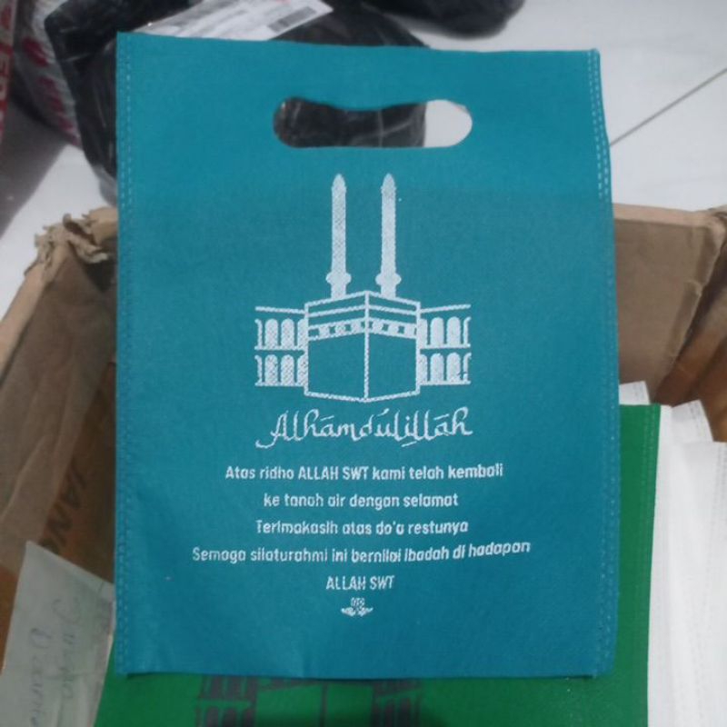 

Tas Souvenir Haji dan Umroh 20x25 cm bahan kain spunbond