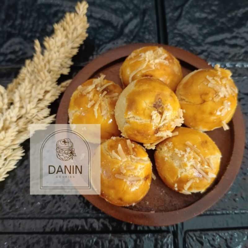 

Kue Kering Spesial Enak Nastar bulat Keju Toples 600ml Berat Produk -+395gr Beli 1 toples Gratis 1 Pouch Kue Kering Cokelat Ceria