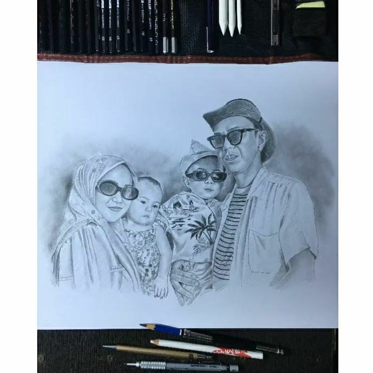 

sketsa wajah keluarga ukuran A4/A3/14R dan 20R | hadiah keluarga | kado ultah | gambar | lukisan