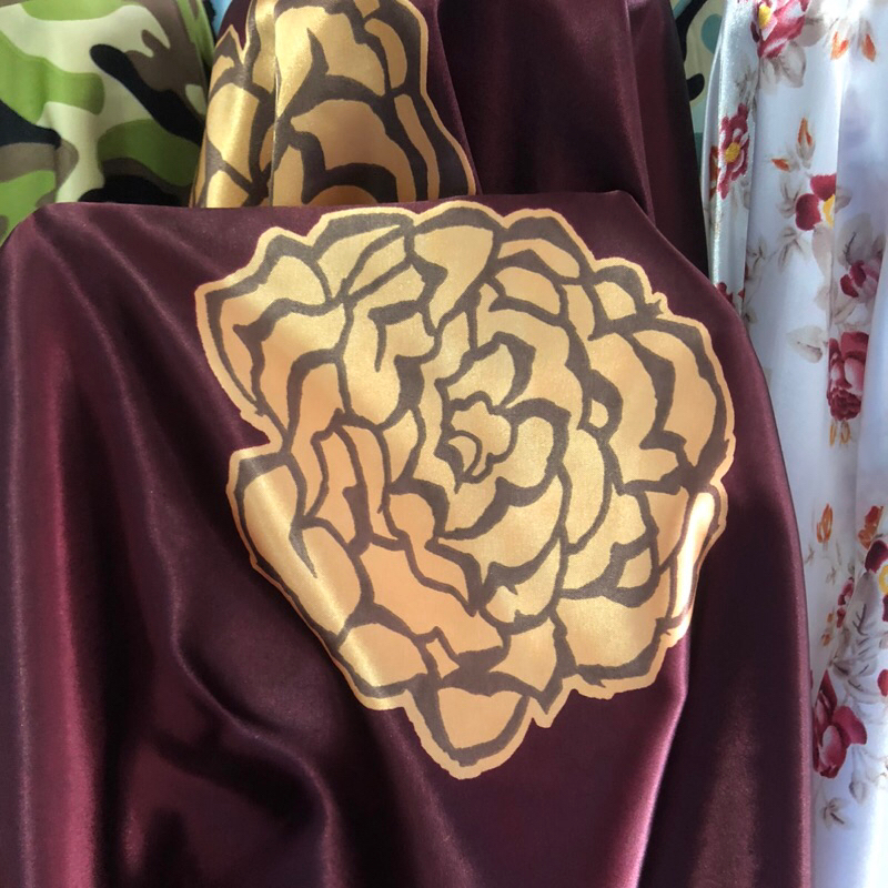 kain satin silk motif - kain satin silk motif bunga - kain satin silk motif impor - kain satin silk 
