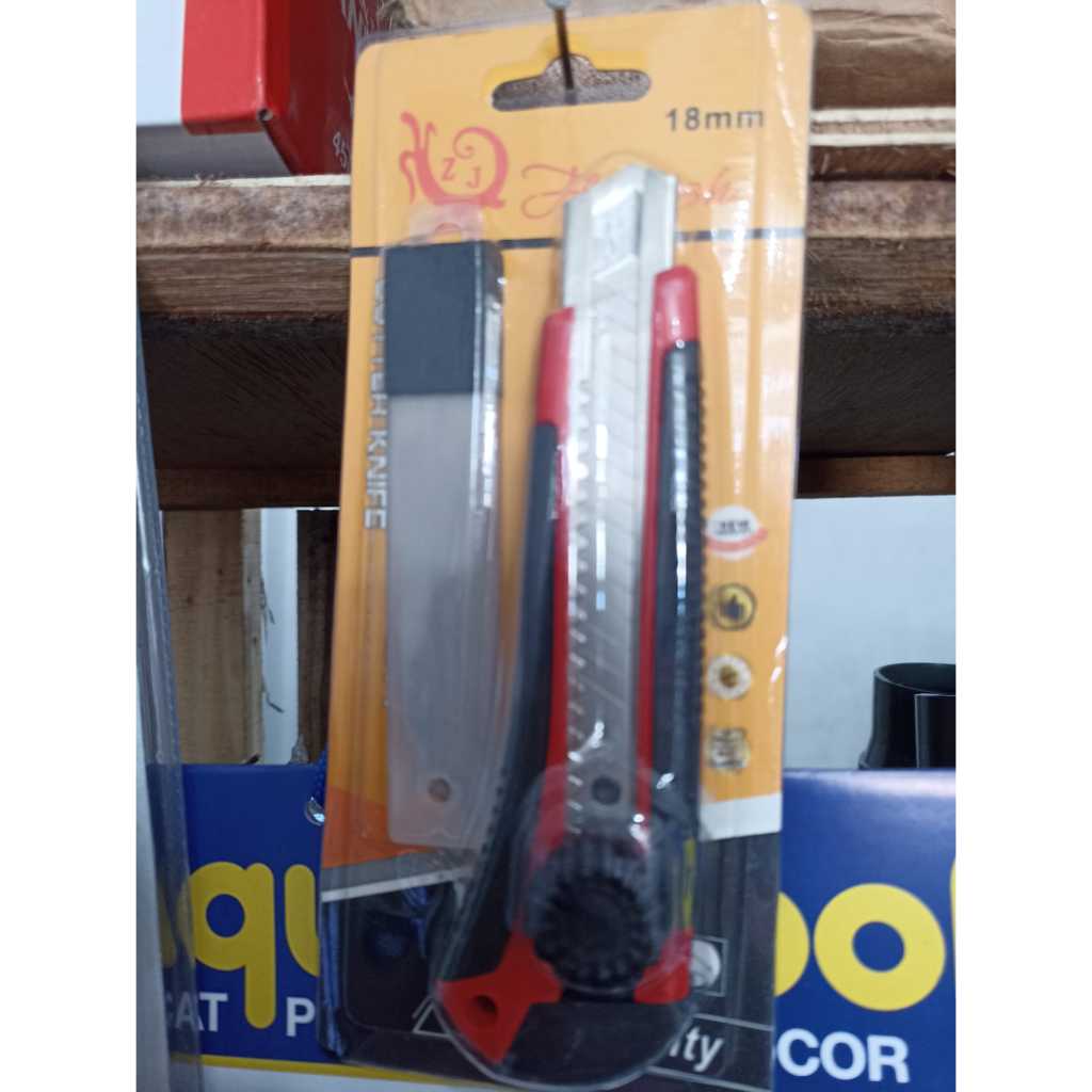 

PISAU CUTTER + ISI 18 MM PISAU TUKANG BANGUNAN BAHAN RENOVASI RUMAH