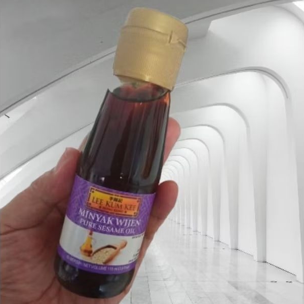 

Lee Kum Kee Minyak Wijen 115 ml