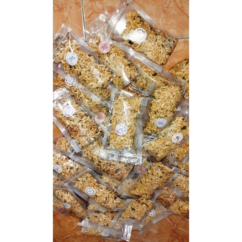 

CEMILAN GURIH SEDEP MIE KRIUK BUMBU SEBLAK EKSTRAK DAUN JERUK.GURIHH ENAK POLL KEMASAN 60G
