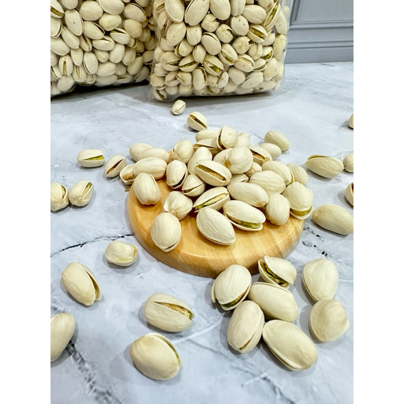 

Kacang Fustuk Pistachio Salted Kacang Ketawa Oleh Oleh Haji dan Umrah Kemasaan 500gr