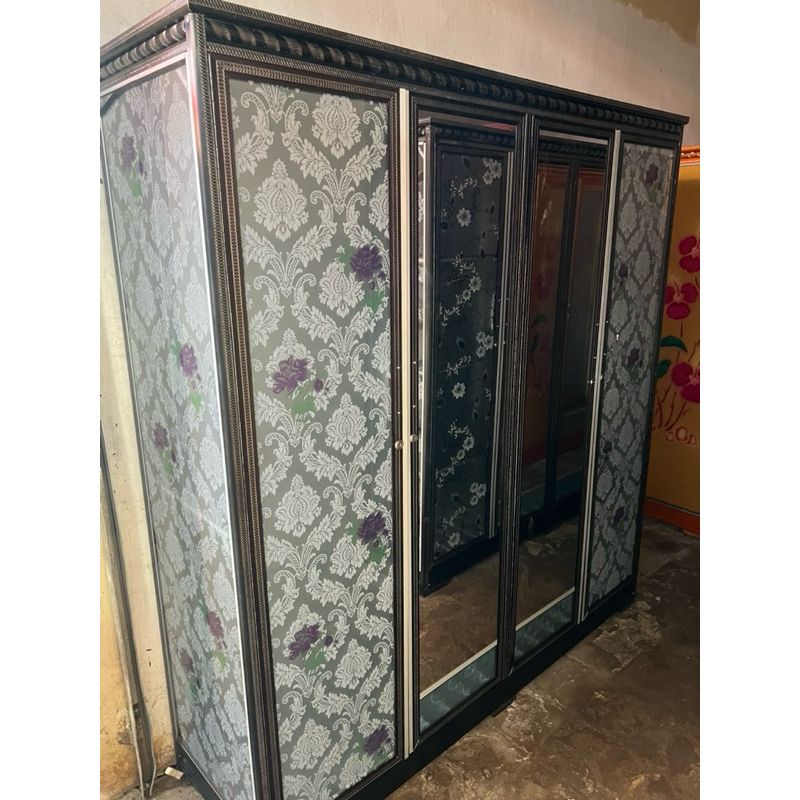 Lemari baju pintu 4 / lemari baju kaca