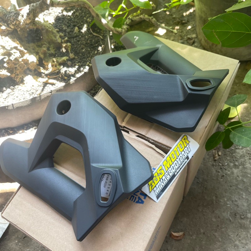 Dudukan Lampu Depan CB 150 VERZA Set Kanan Kiri