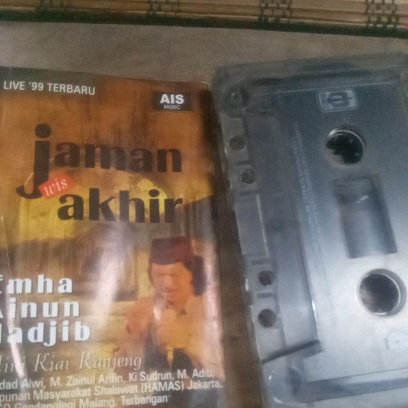 KASET PITA EMHA AINUN NAJIB R009