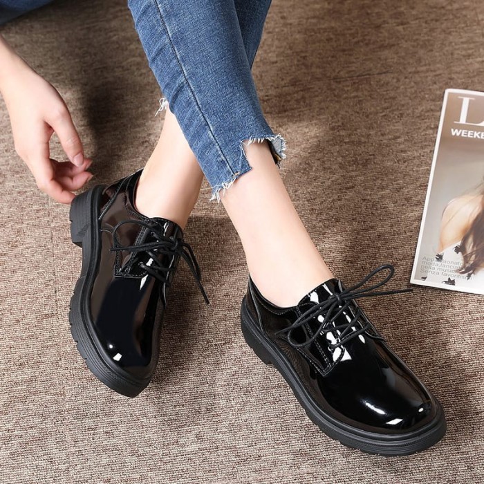 BIG SIZE 45.44.43.42.41.40 Sepatu Docmart Wanita Black Glossy Loafers Casual Korean Style