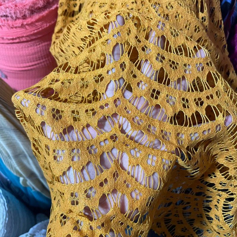 kain rajut brokat - kain rajut brokat motif etnik premium - kain rajut warna gold - kain brokat moti