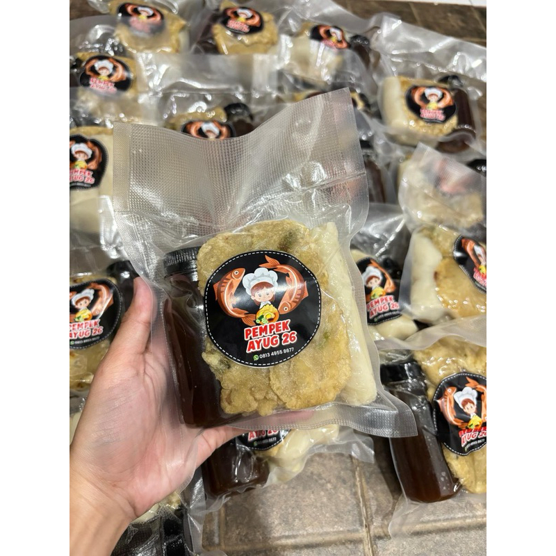 

pempek mix isian 2 lenjer 1 adaan 2 kulit (1 paket isi 5)