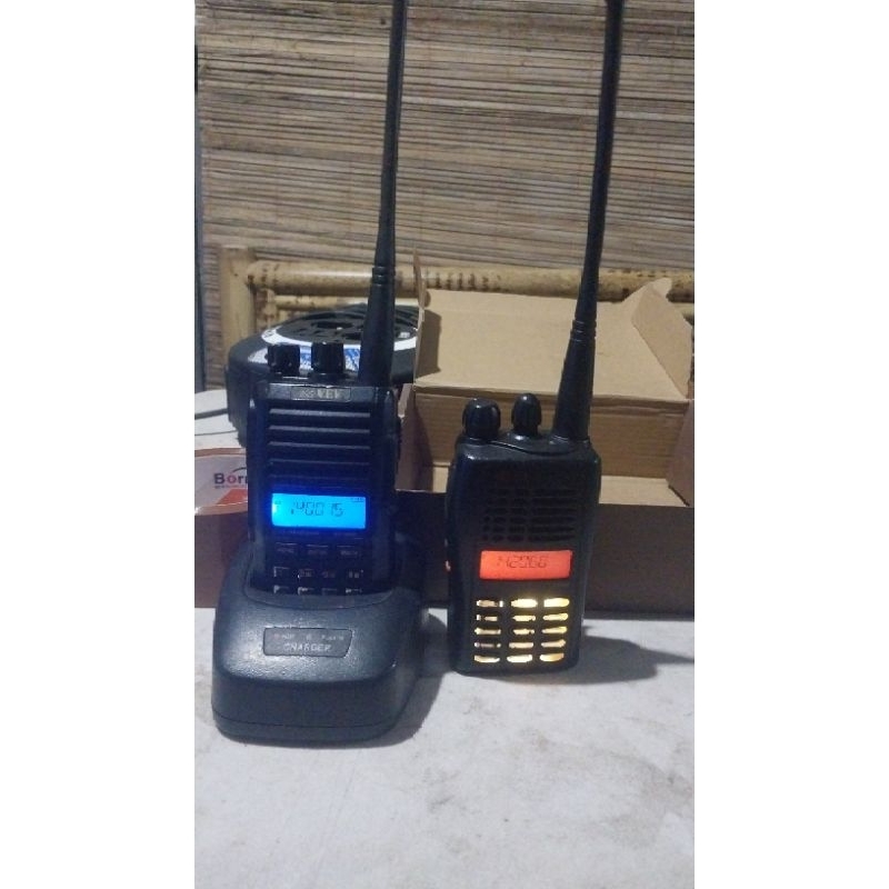 2 unit Ht Vev VHF