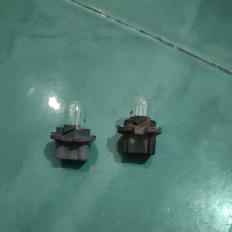 Lampu dan Rumah Lampu Speedometer Corolla Betawi KE 20 Tahun 1970-1974