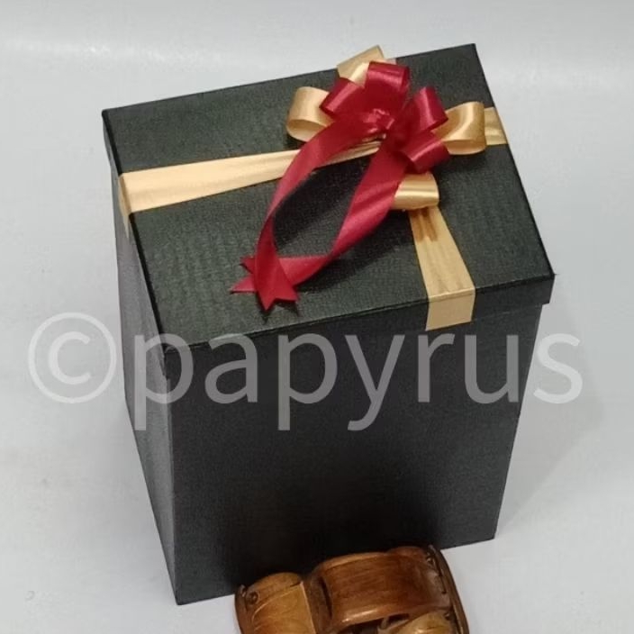 

PAPYRUS 15x20 Tinggi 30cm Kotak Kado Gift Box V1