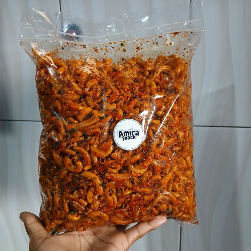 

Makaroni cikruh Amira Snack bumbu chili oil extra daun jeruk