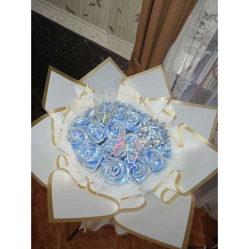 

BUKET BUNGA PITA SATIN GLITTER KUPU-KUPU DAN BACAAN 30 TANGKAI