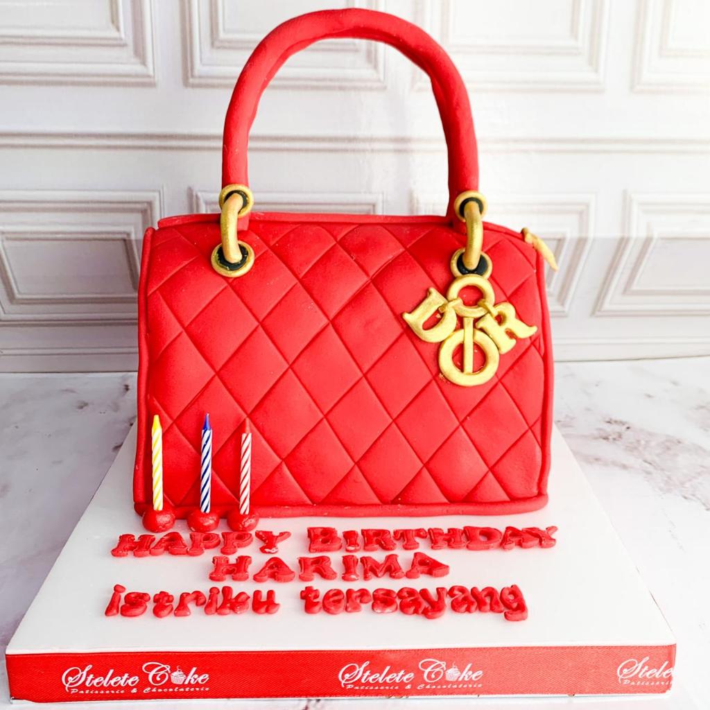 

Kue Ulang Tahun/Birthday Cake/Kue Ultah Tema Tas/Kue Birthday Jakarta/Tas Red/Kue birthday jakarta