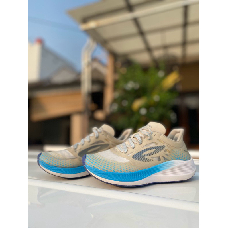 Jual Sepatu Running ORIGINAL 910 Nineten Haze 1.5 Sepatu Lari - Abu Muda/Putih/Biru Size 37