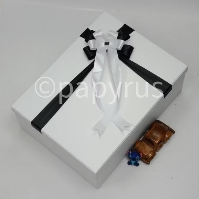 

PAPYRUS 30x40 Tinggi 15cm Kotak Kado Gift Box Hadiah V2