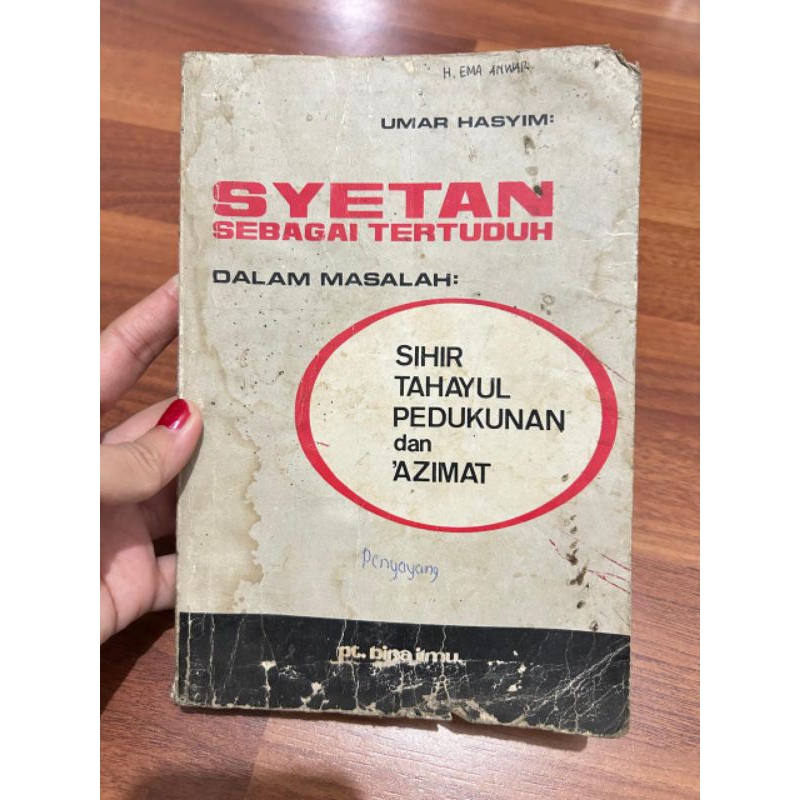 Buku - SYETAN SEBAGAI TERTUDUH Dalam Masalah Sihir , Tahayul , Pedukunan dan A'zimat oleh Umar Hasyi