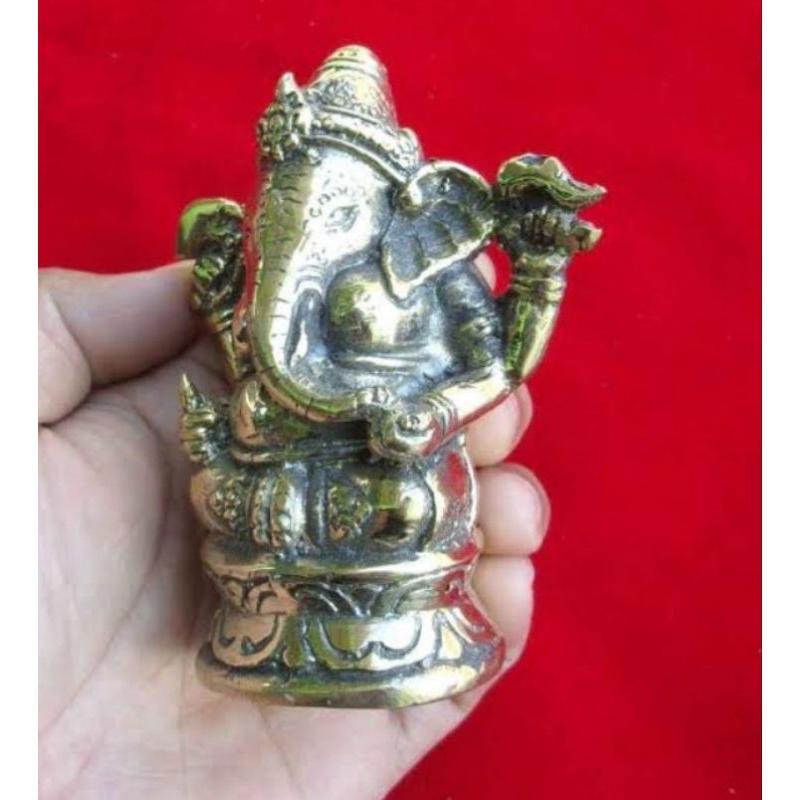 Patung Dewa Ganesha Kuningan