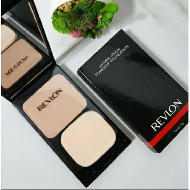 BEDAK REVLON Natural-Finish Powdery Foundation / Bedak Revlon Basah