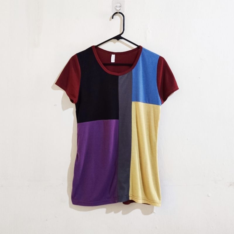 Kaos Wanita Lengan Pendek Warna Merah Maroon