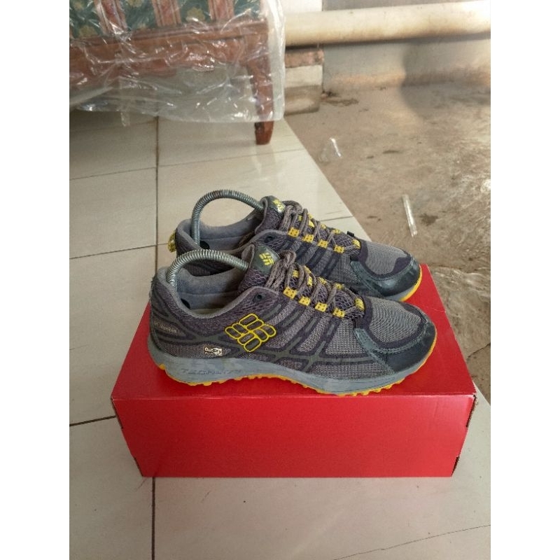 sepatu trail running columbia size 42 preloved