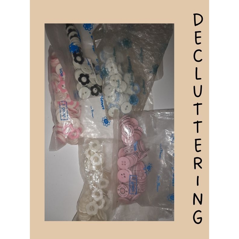 Kancing Bunga Sakura dan Kemeja Executive dua lubang per Pack - Plastik Warna Hitam Putih Merah Muda