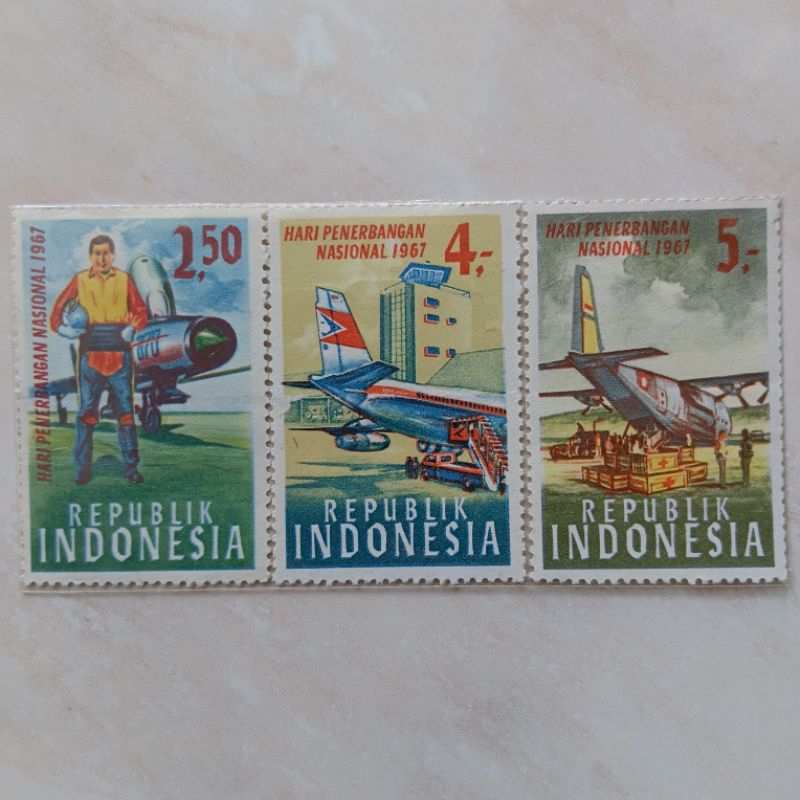 

Perangko Prangko Kuno Set Lengkap Seri Hari Penerbangan Nasional 1967 Mint - YN2322